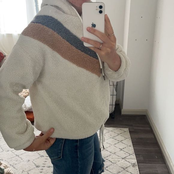 VICI Hooded Sherpa Chevron print Pullover. Size S. Cream / Tan / Gray - Picture 7 of 14